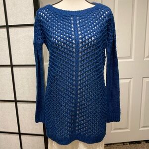 NWT RUE 21 size M Open crocheted sweater. Cobalt blue.